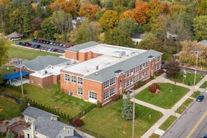 Exterior of Lincoln Elementary School.